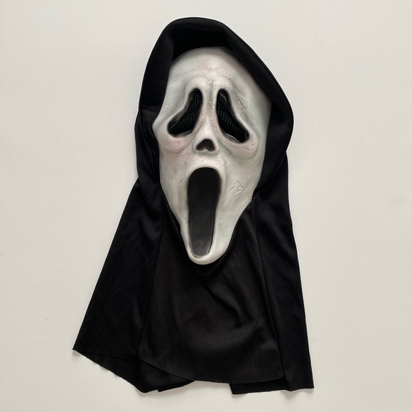 Scream White Ghost Face Halloween Mask and Hood - Picture 2 of 8